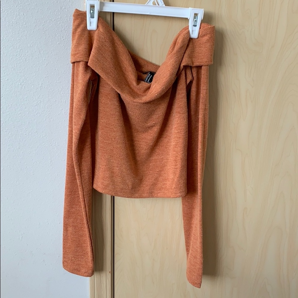 Semi cropped thin sweater